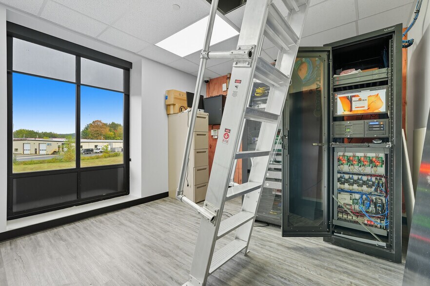 More Photos Of 1466 Curran Hwy, North Adams Manufacturing For Lease