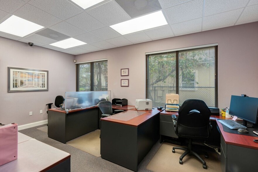 More Photos Of 3293 Fruitville Rd, Sarasota Medical For Sale