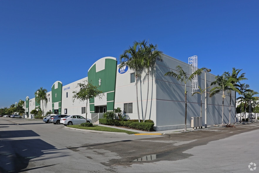 More Photos Of 1345 NW 98th Ct, Doral Warehouse For Lease