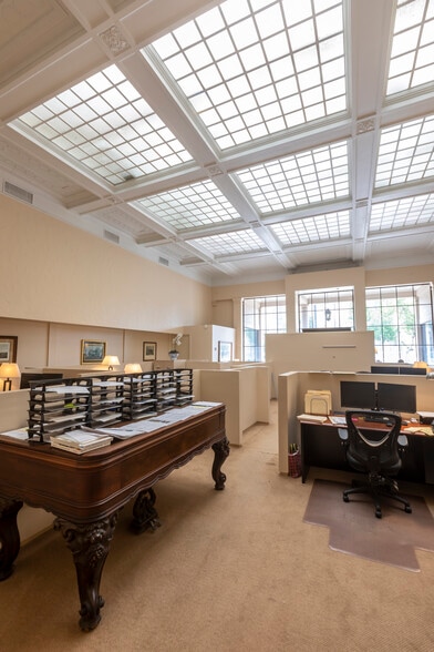 More Photos Of 489 E Colorado Blvd, Pasadena Office For Sale