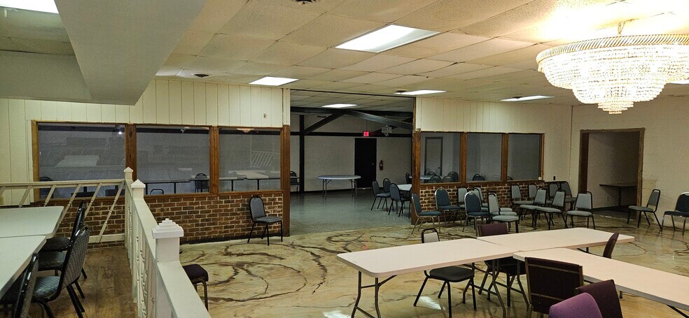 More Photos Of 302 W Colonial Trail Hwy, Blackstone Freestanding For Lease