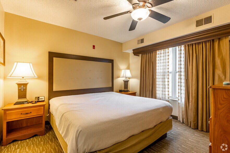 More Photos Of 9169 Markville Dr, Dallas Hotel For Sale