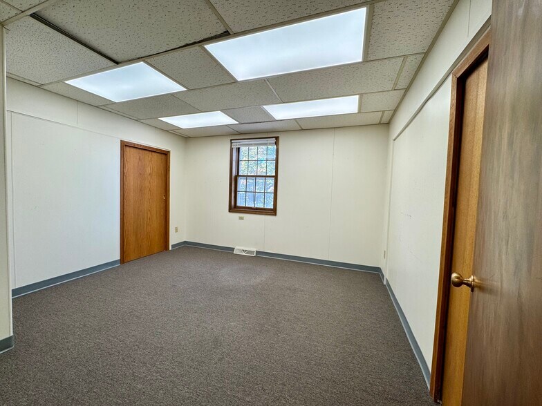 More Photos Of 425 S Adams St, Green Bay Office For Lease