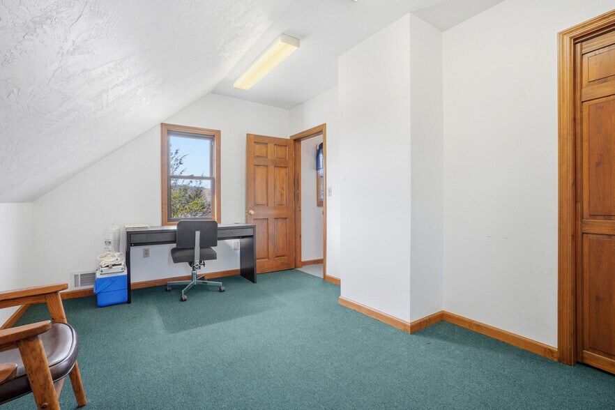 More Photos Of 8306 Ohio River Blvd, Pittsburgh Office For Sale