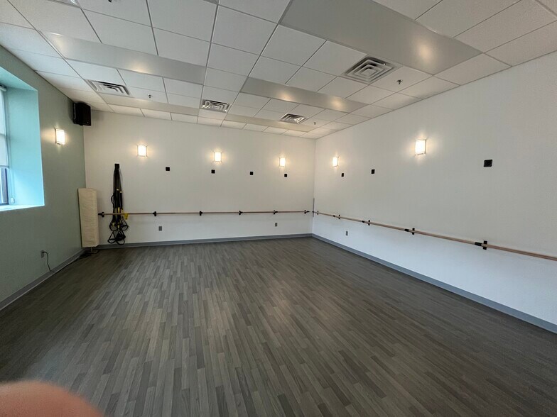 More Photos Of 1026 Main St, Winchester Freestanding For Sale