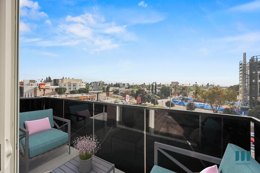 More Photos Of 951 Ogden Ave, Los Angeles Apartments For Lease