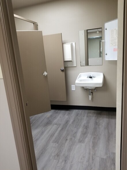 More Photos Of 49 Public Sq, Shelbyville Office For Sale