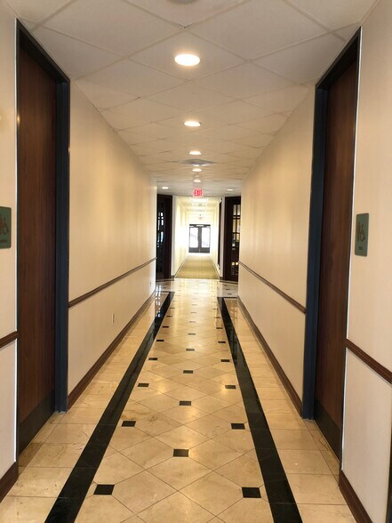 More Photos Of 6302 W Broadway St, Pearland Medical For Lease