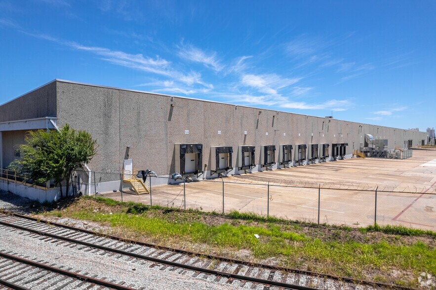 More Photos Of 8901 Forney Rd, Dallas Warehouse For Lease