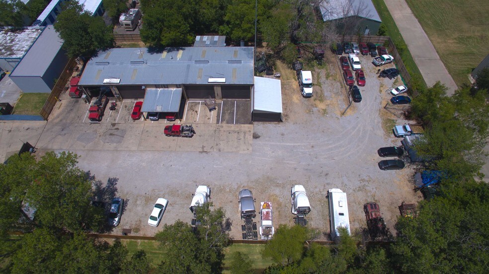 More Photos Of 715 Dallas Dr, Denton Flex For Sale