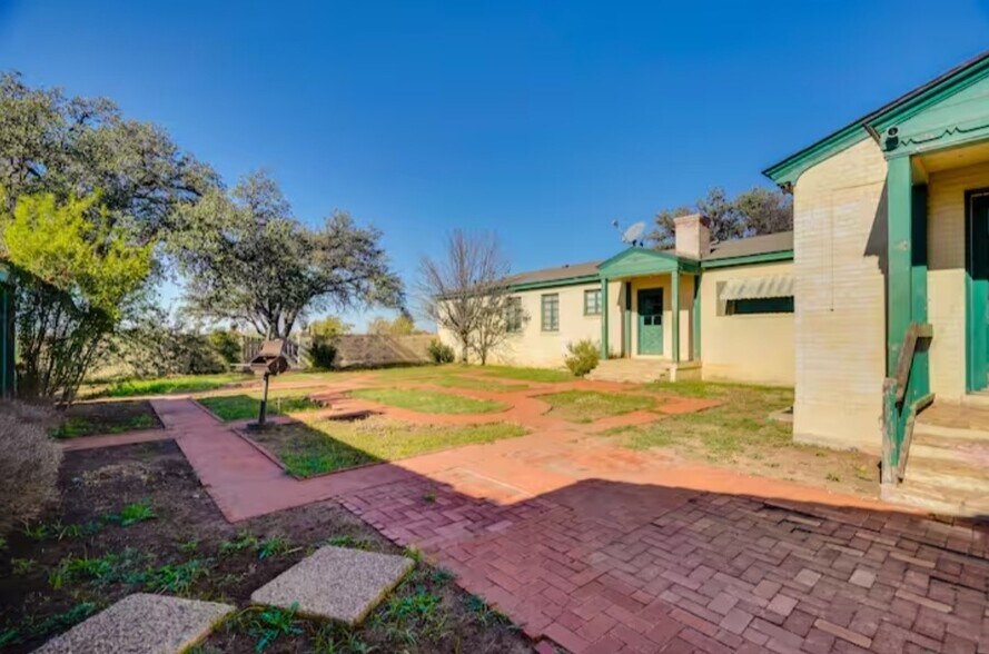 More Photos Of 2070 SW Loop 338, Odessa Specialty For Lease