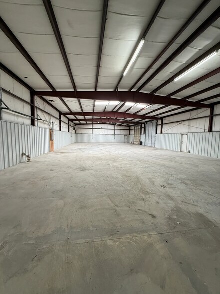 More Photos Of 500 Beacon Dr, Oklahoma City Manufacturing For Lease