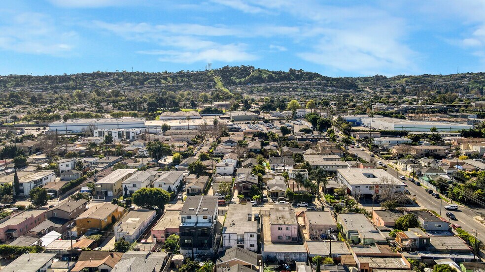 More Photos Of 5447 Blackwelder St, Los Angeles Apartments For Sale