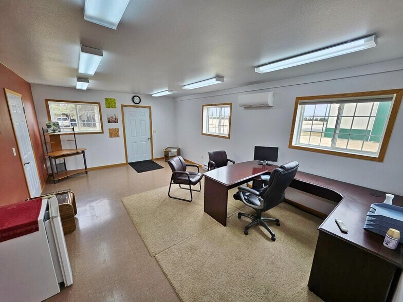 More Photos Of 314 1st St NE, Rugby Light Distribution For Sale