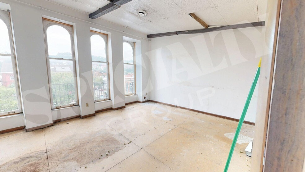 More Photos Of 1805 E Carson St, Pittsburgh Bar For Sale