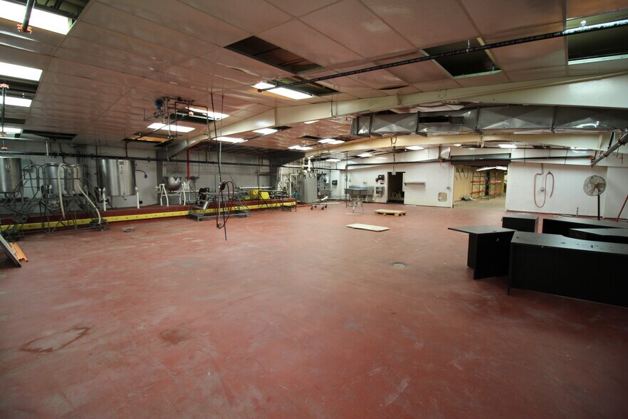 More Photos Of 1206 E Crosstown Pky, Kalamazoo Manufacturing For Lease