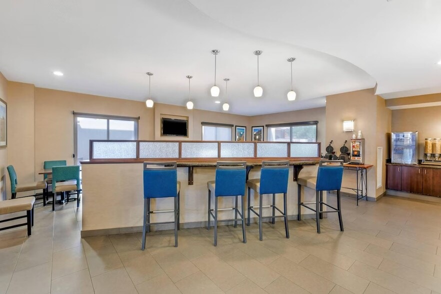 More Photos Of 700 W Donlon St, Blythe Hotel For Sale
