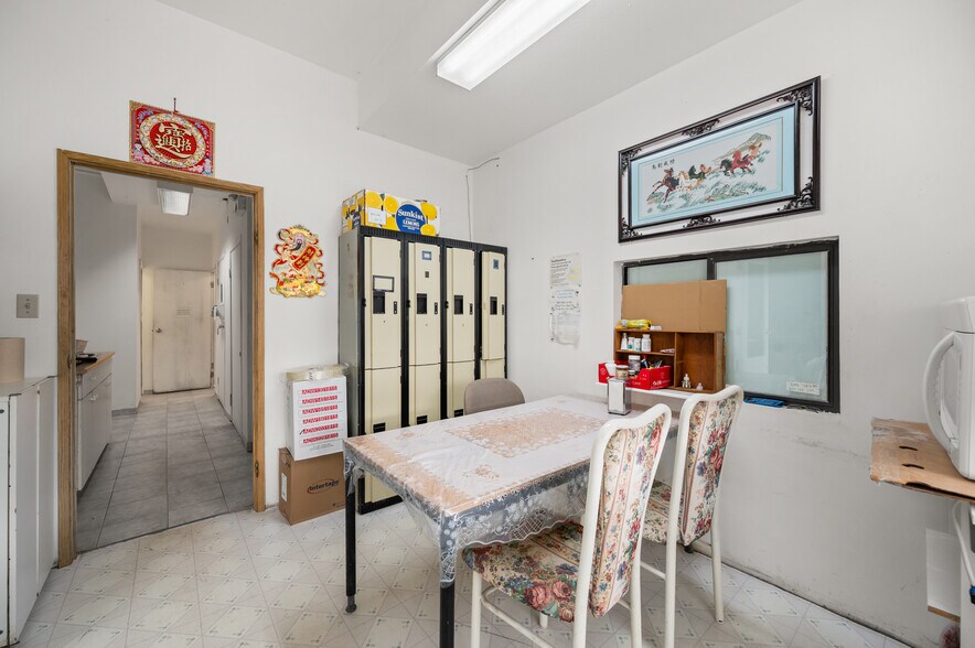 More Photos Of 2727 Dixon St, Port Coquitlam Industrial For Lease