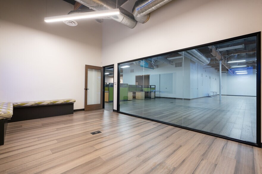 More Photos Of 6675 Mesa Ridge Rd, San Diego Office For Lease
