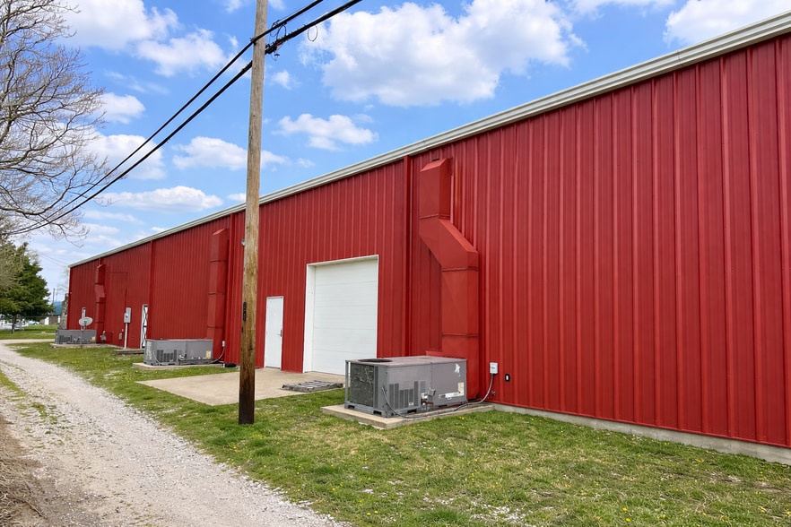 More Photos Of 2509 S 1st St, Terre Haute Showroom For Sale
