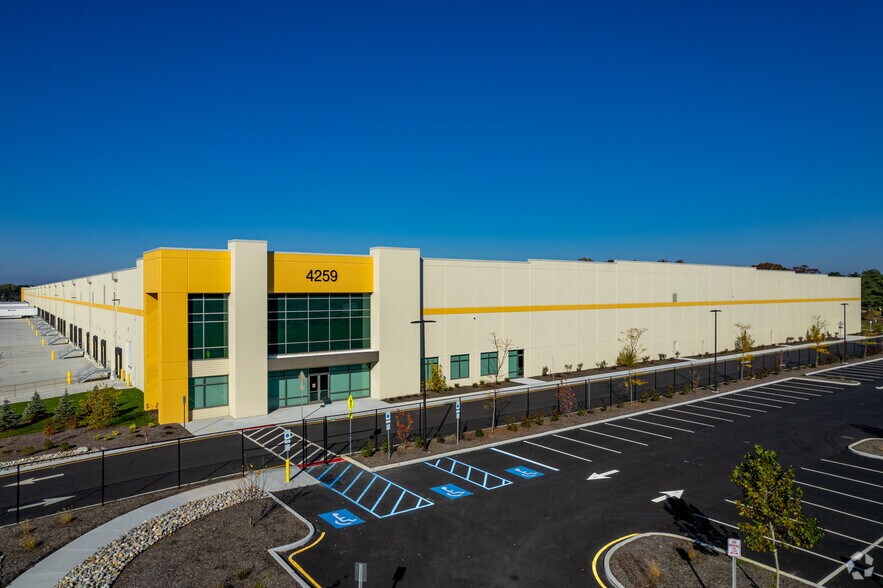 More Photos Of 4259 US-130, Edgewater Park Distribution For Lease