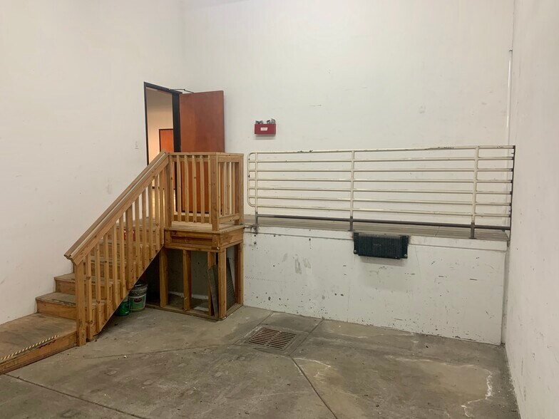 More Photos Of 14335-14345 Pipeline Ave, Chino Light Manufacturing For Lease