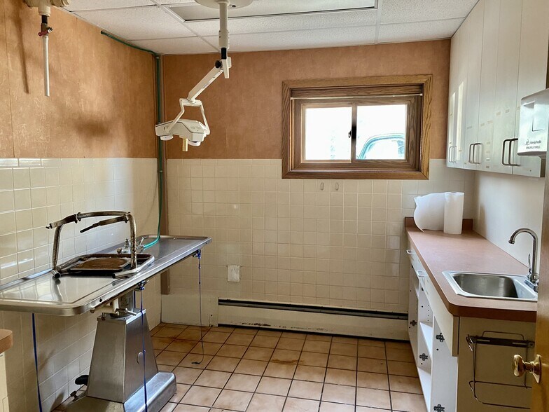 More Photos Of 3805 S Kinnickinnic Ave, Milwaukee Office Residential For Lease