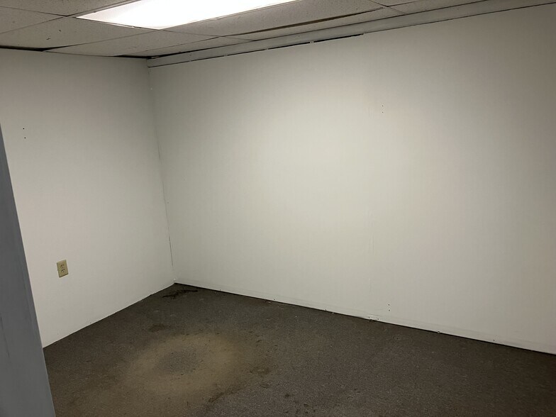 More Photos Of 2043 Highway 70 W, Dickson Unknown For Lease
