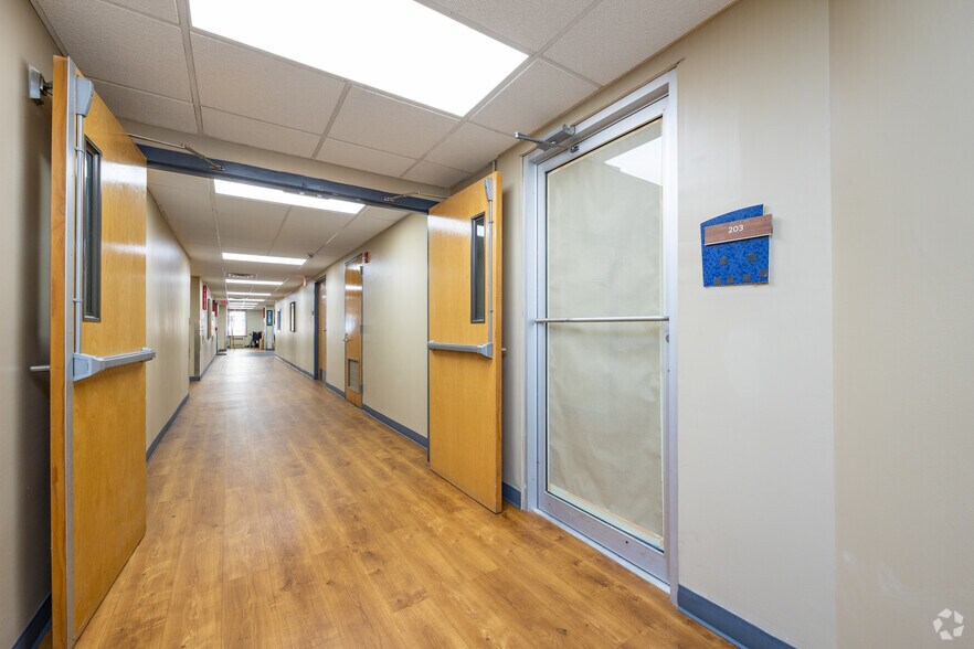 More Photos Of 206 Bergen Ave, Kearny Medical For Lease