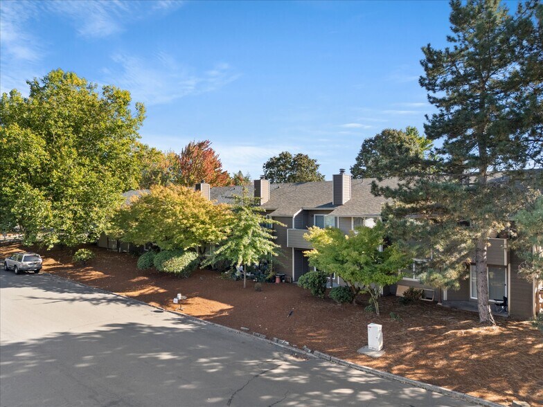 More Photos Of 13370 NW Westlawn Ter, Portland Office For Sale