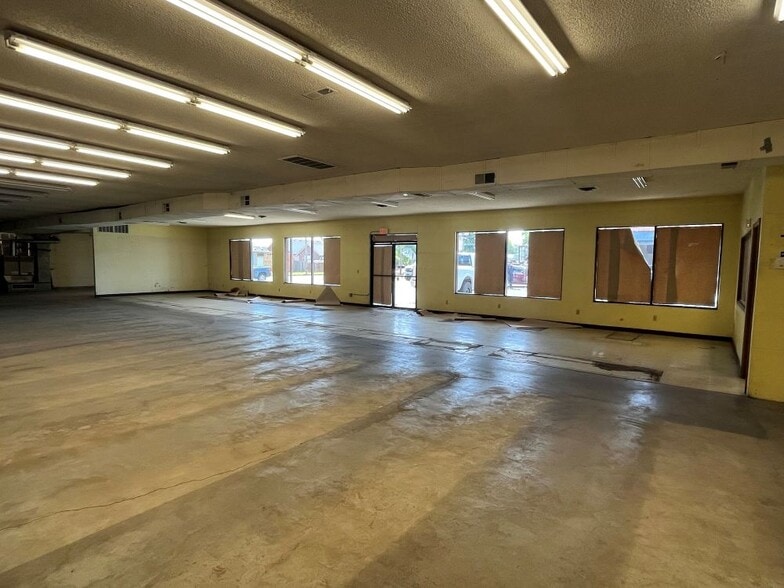 More Photos Of 235 SW Oak St, Hillsboro Auto Repair For Sale
