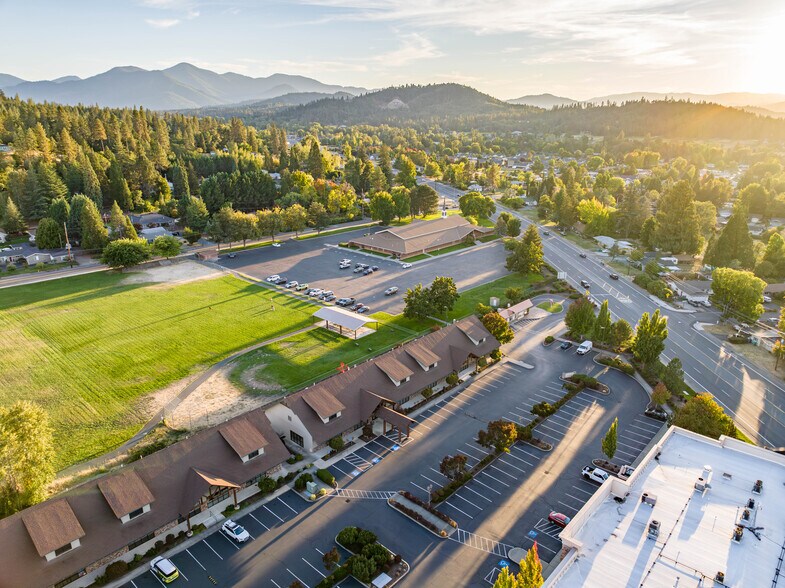 More Photos Of 1879 Williams Hwy, Grants Pass Medical For Sale