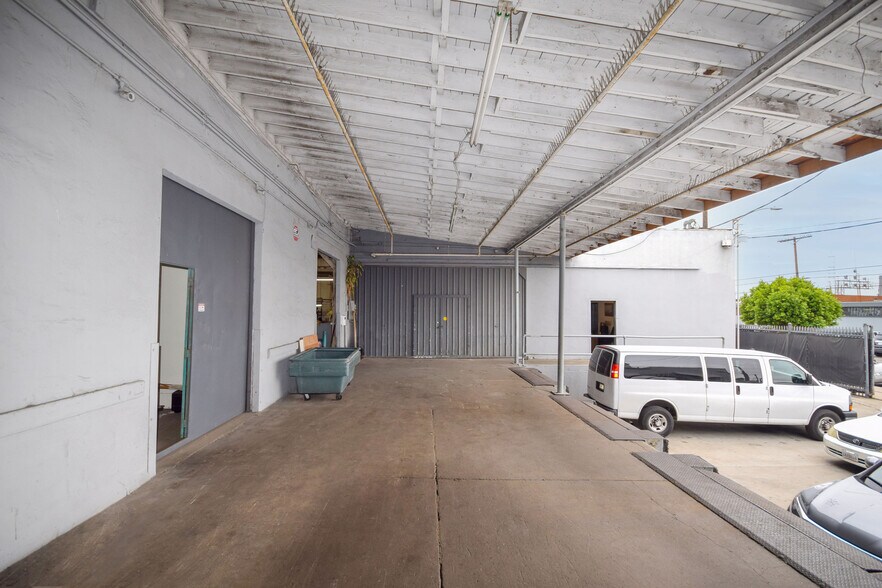 More Photos Of 2857 E Pico Blvd, Los Angeles Manufacturing For Lease