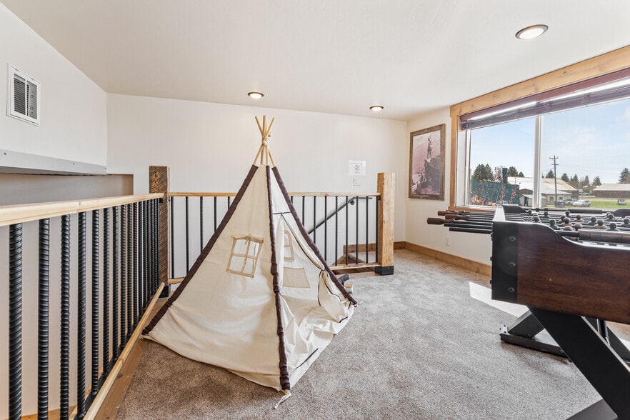 More Photos Of 417 Main St, Ashton Specialty For Sale