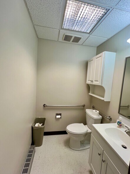 More Photos Of 565 Baltimore Pike, Avondale Bank For Lease