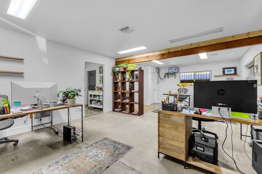 More Photos Of 81500 Industrial Pl, Indio Warehouse For Sale