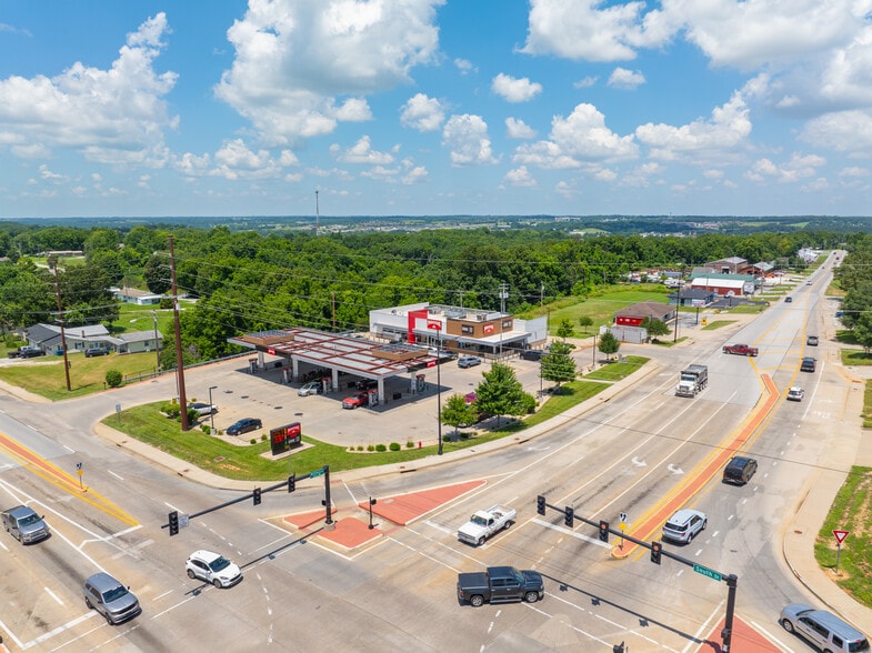 More Photos Of 305 W South St, Ozark Convenience Store For Sale