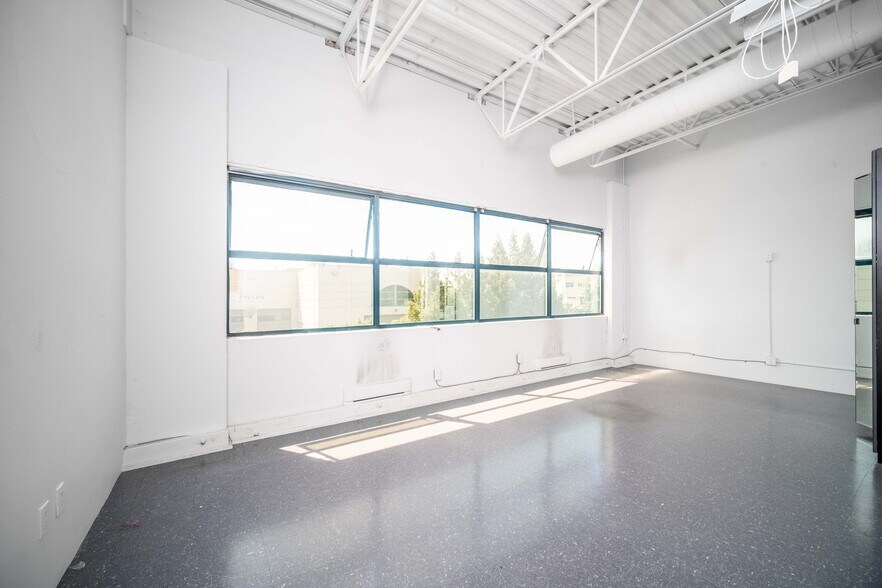 More Photos Of 8456 129A St, Surrey Service For Lease