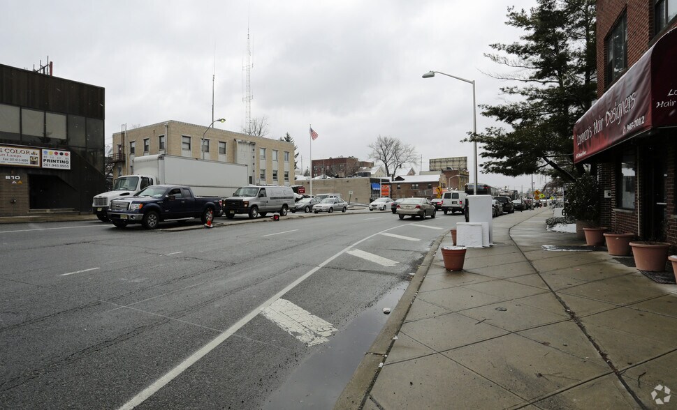 More Photos Of 500-502 Broad Ave, Ridgefield Storefront Retail Residential For Lease