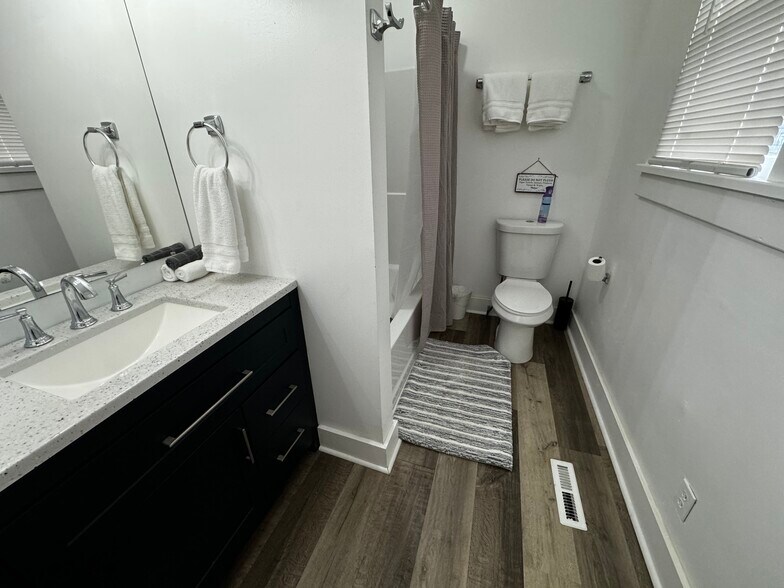 More Photos Of 113 30th Ave N, Nashville Medical For Sale