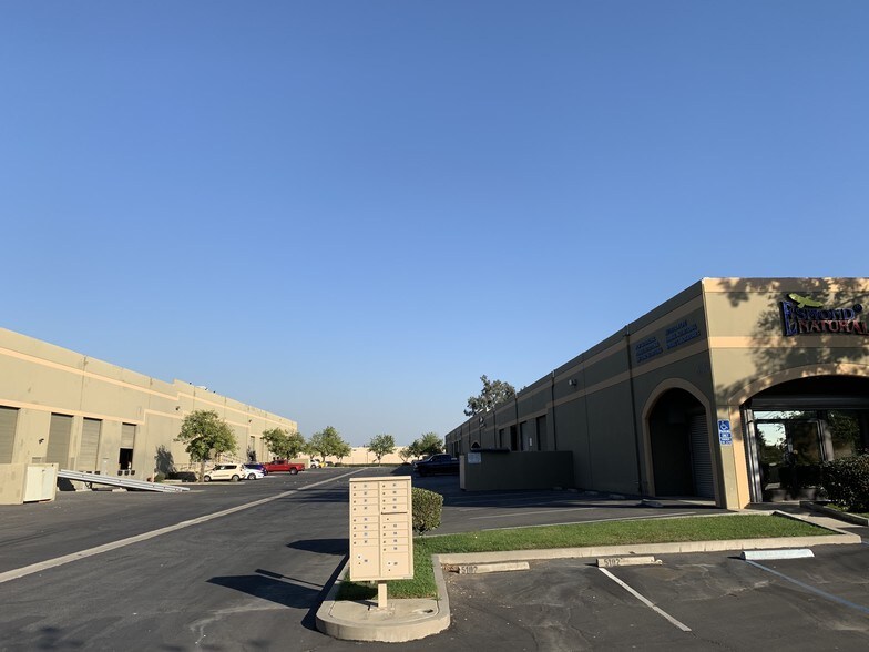 More Photos Of 5102-5108 Azusa Canyon Rd, Irwindale Unknown For Lease