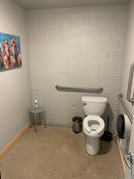 More Photos Of 938 N Flood Ave, Norman General Retail For Sale