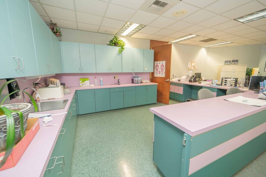 More Photos Of 100 S Santa Fe St, Visalia Medical For Sale