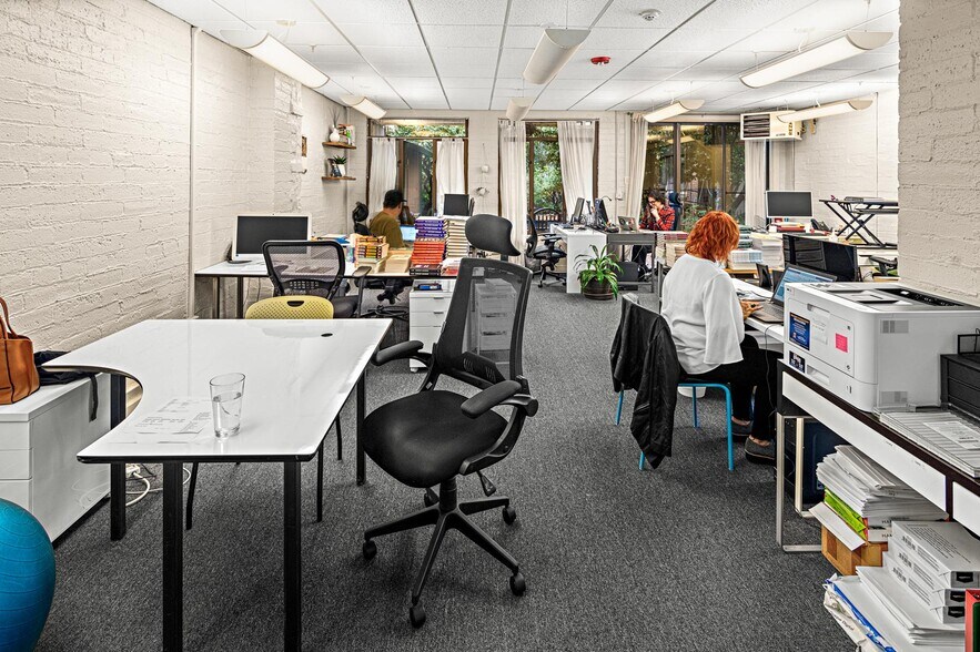 More Photos Of 231 Summit Ave E, Seattle Office For Sale