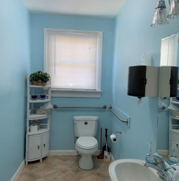 More Photos Of 4003 Old Buncombe Rd, Greenville Office Residential For Sale