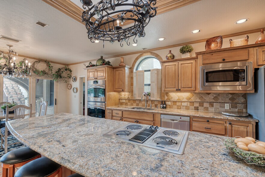 More Photos Of 505 Gilchrist Ln, Del Rio Specialty For Sale