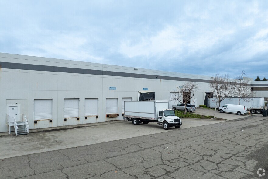 More Photos Of 13951 Washington Ave, San Leandro Warehouse For Lease