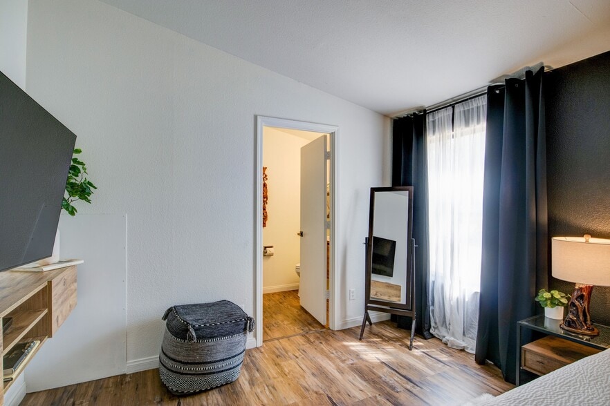 More Photos Of 13383 Sierra Way, Kernville Hotel For Sale