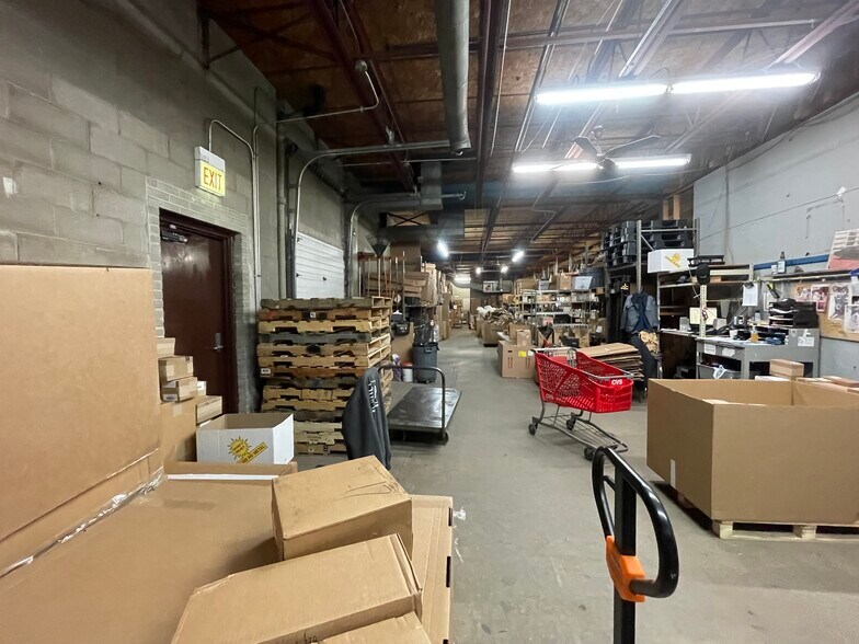 More Photos Of 7757 Lawrence, Norridge Department Store For Lease