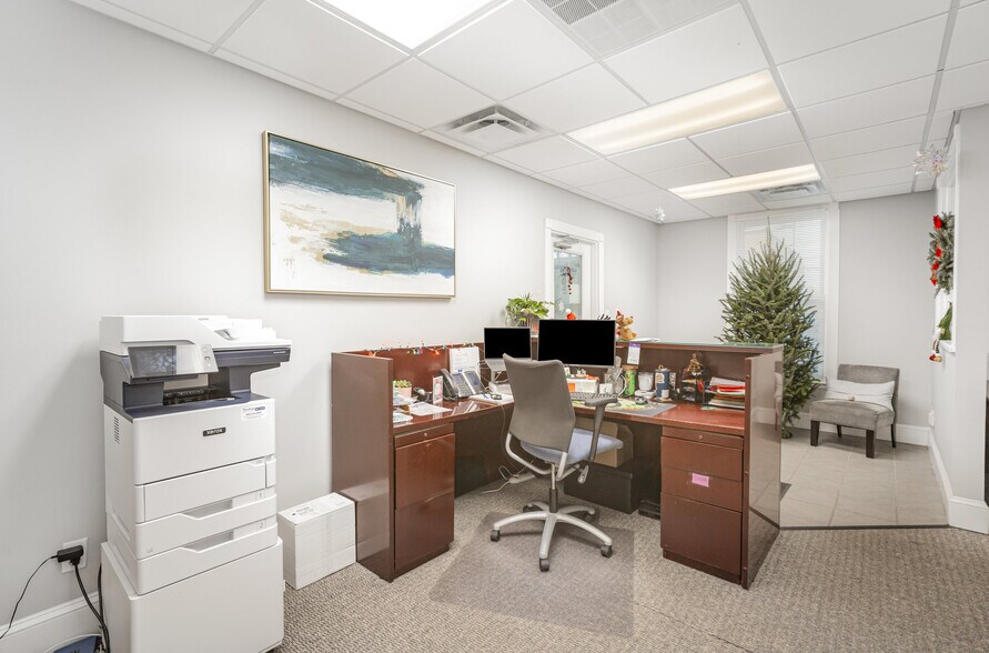 More Photos Of 4523 Park Rd, Charlotte Office For Sale